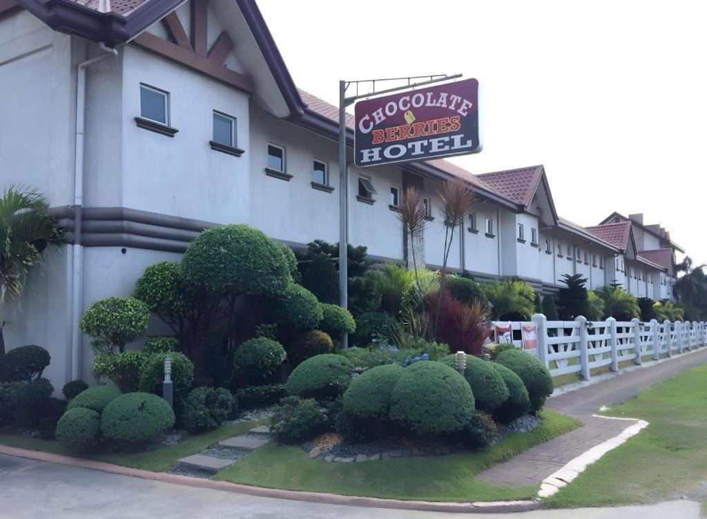 Chocolate And Berries Hotel Baliuag Exterior foto
