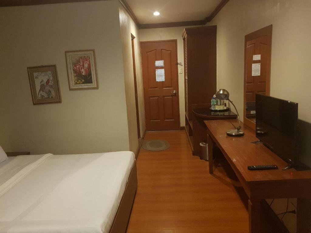 Chocolate And Berries Hotel Baliuag Exterior foto